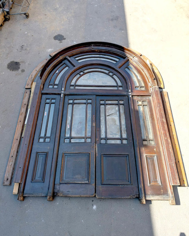 Grande porte de restaurant