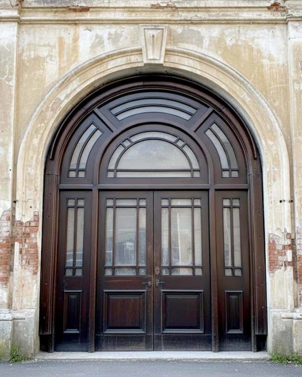 Grande porte de restaurant
