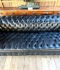 Grand canapé chesterfield en cuir noir top