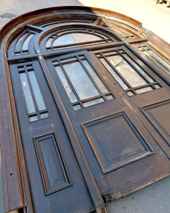 Large restaurant door down