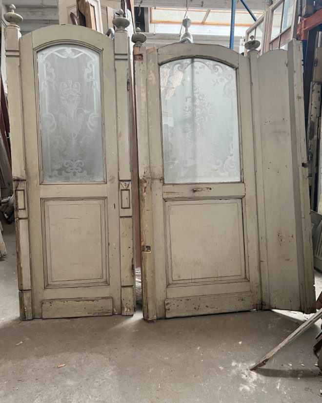 Paire de cloison de restaurant en verre gravé