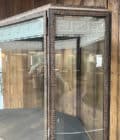 Vitrine en fer martelé