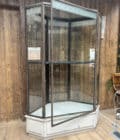 Vitrine en fer martelé