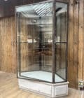 Vitrine en fer martelé
