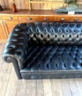 Grand canapé chesterfield en cuir noir side 2