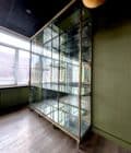 Grande vitrine en laiton