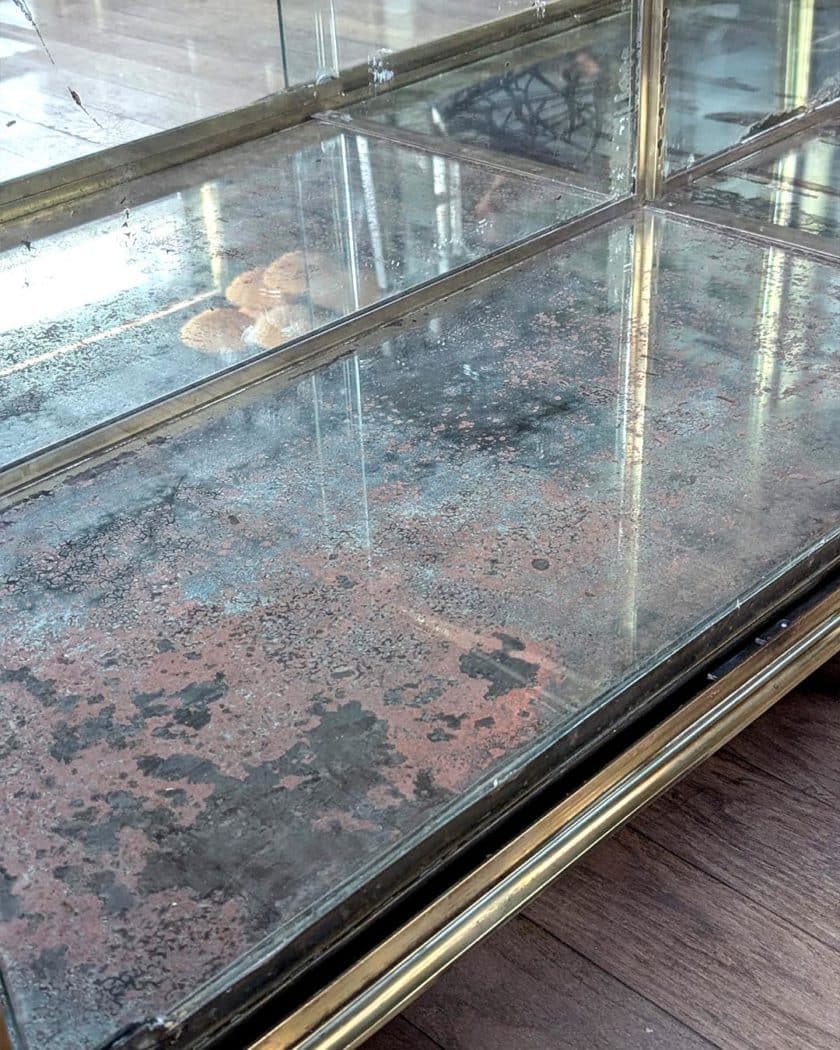 Grande vitrine en laiton down