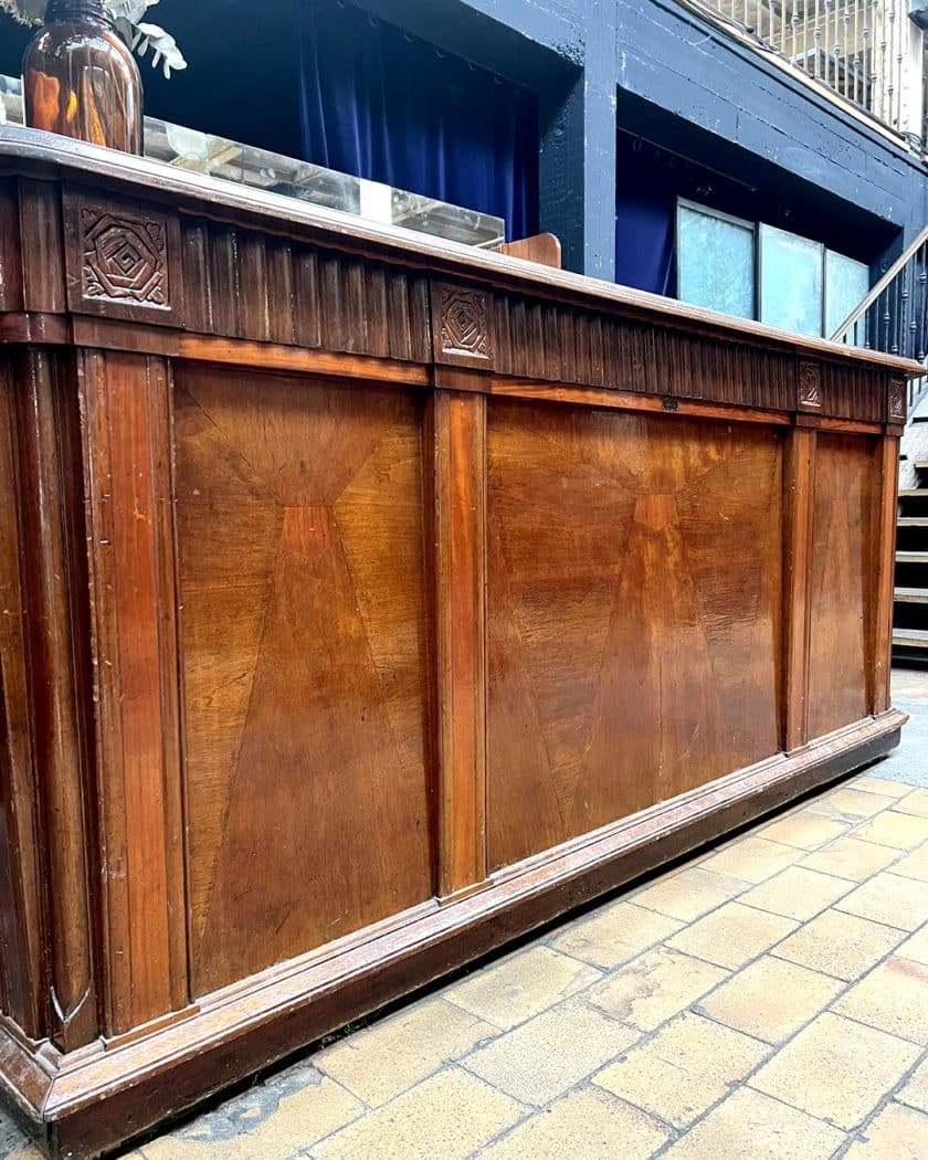 Bar avec façade en marqueterie des années 50 down
