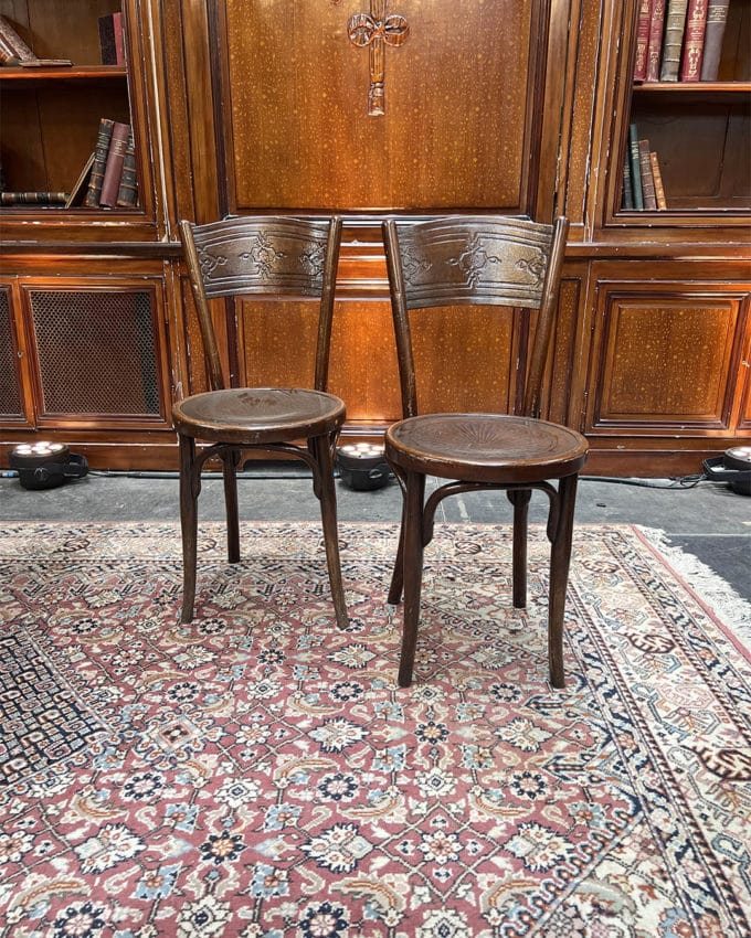 Lot de 10 chaises de style Thonet