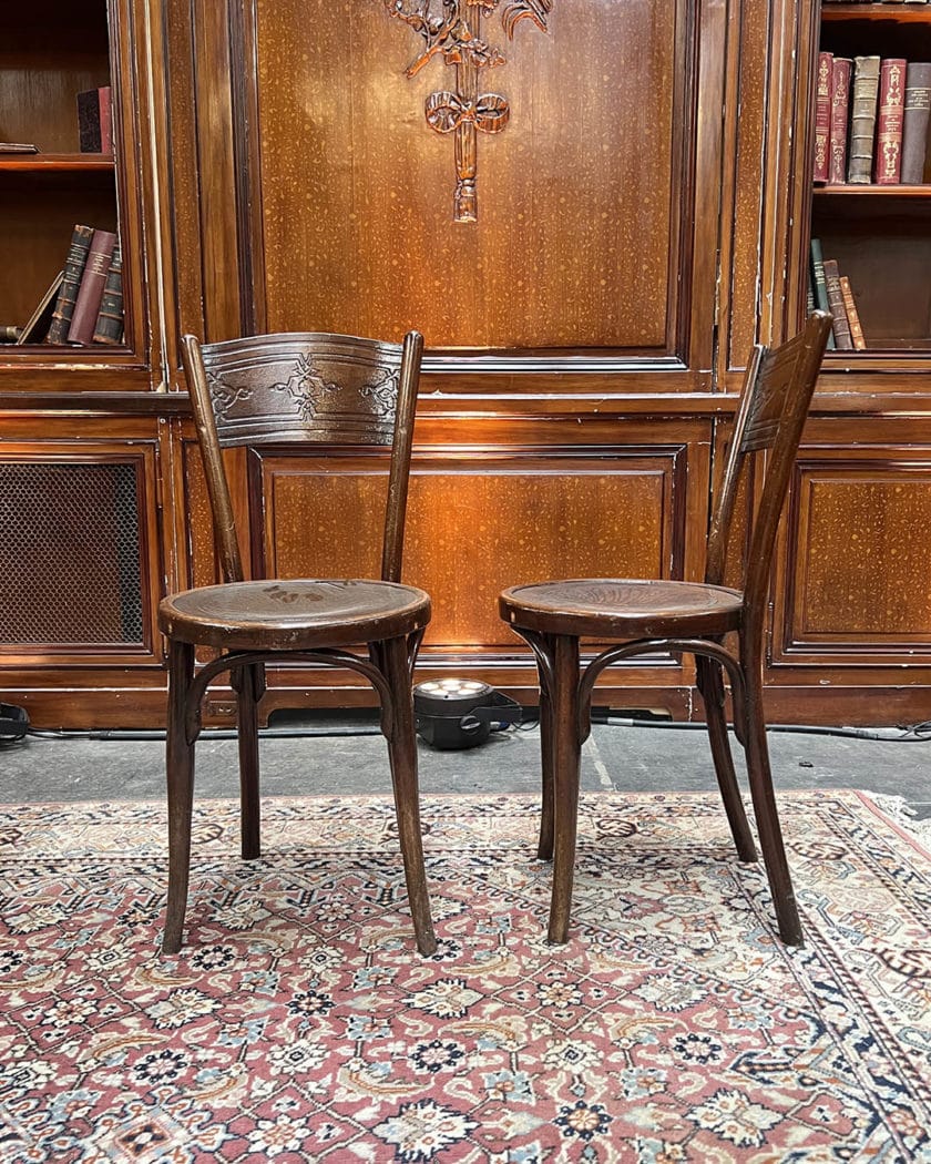 Lot de 10 chaises de style Thonet