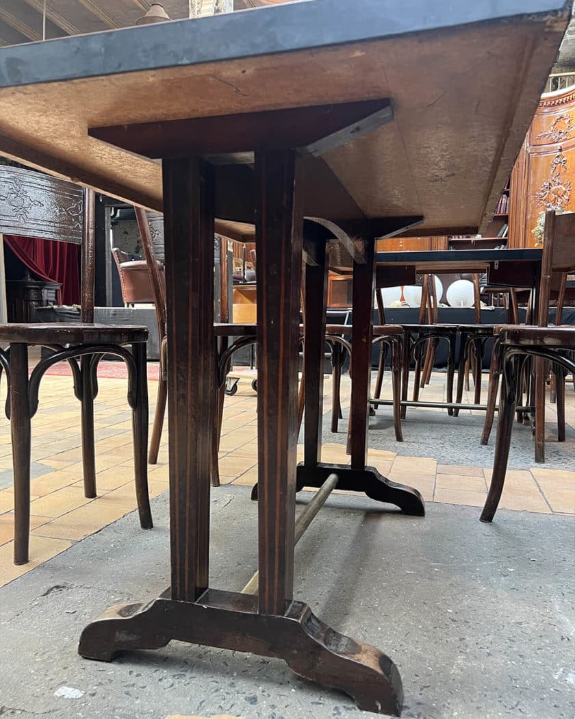 Table de bistrot avec plateau en formica