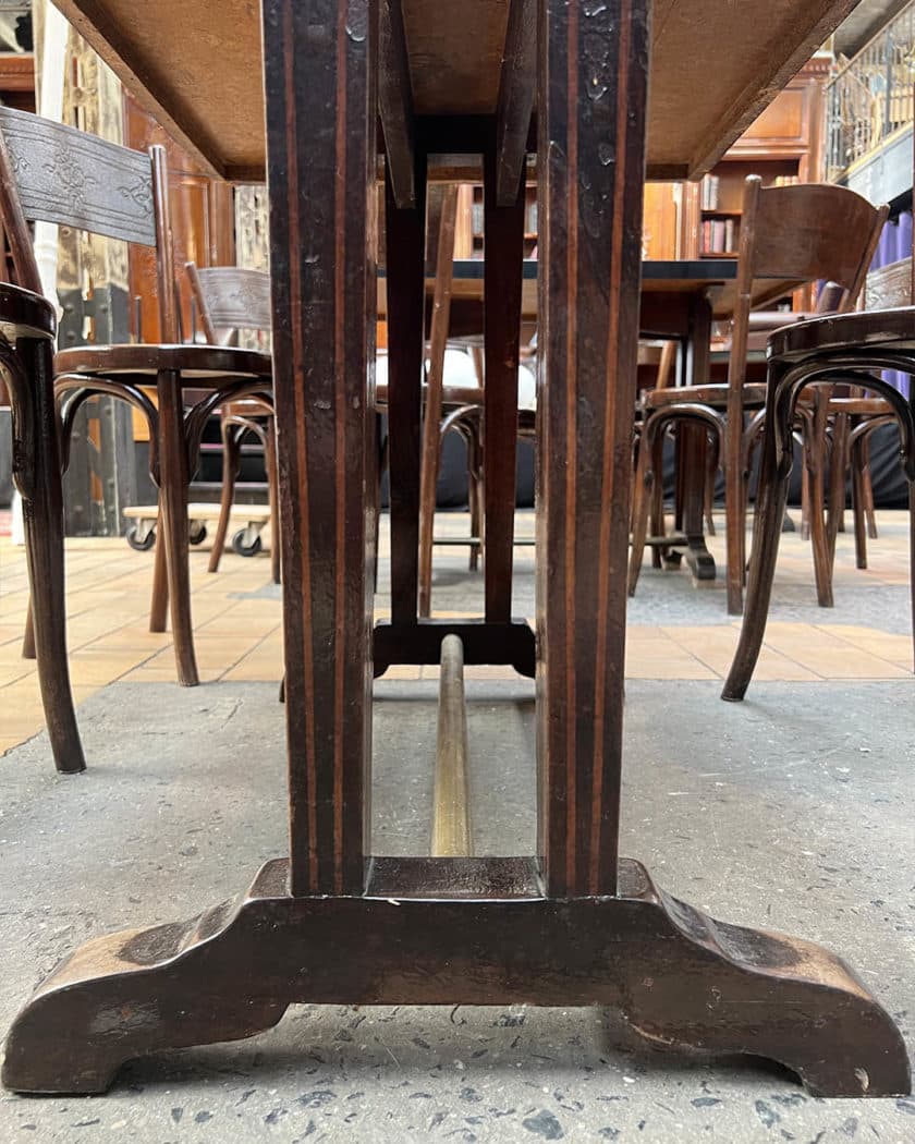 Table de bistrot avec plateau en formica