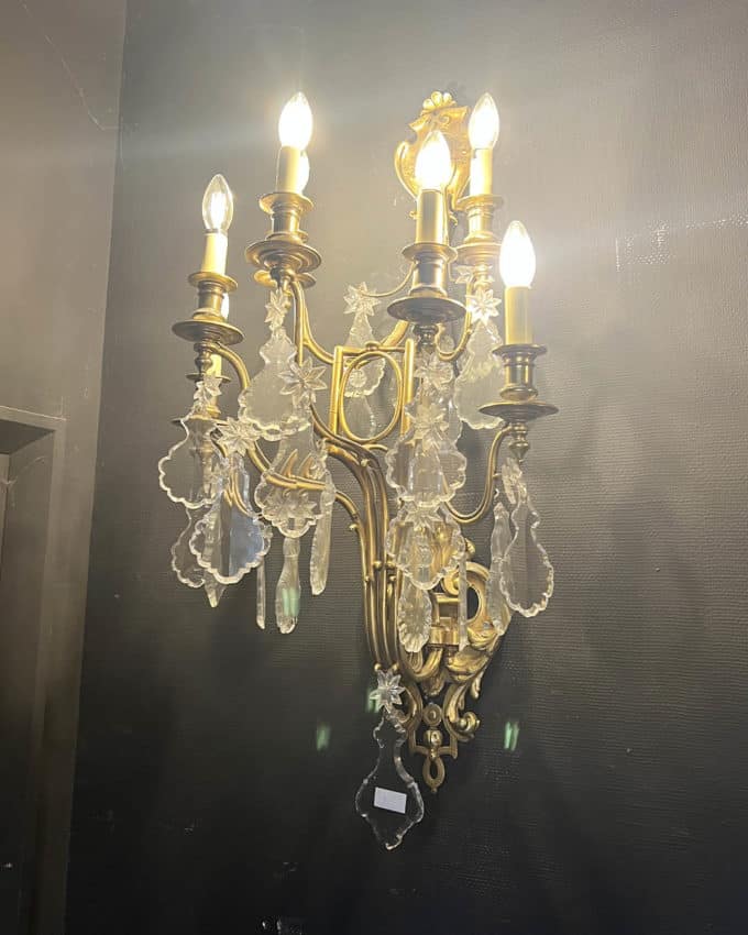 Paire d'appliques en bronze doré et verre taillé