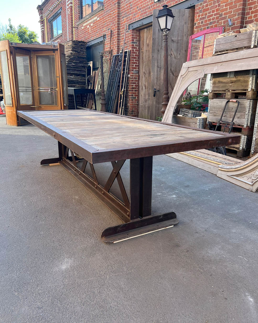 Table with oak top and cast-iron base