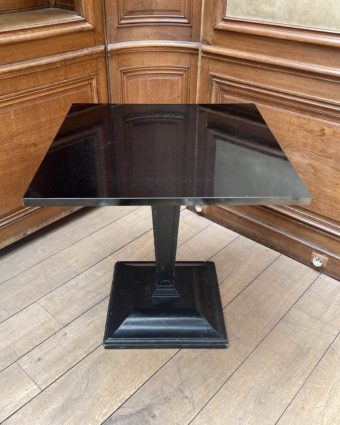 Square tables in black lacquered solid wood, "Obélisque" model
