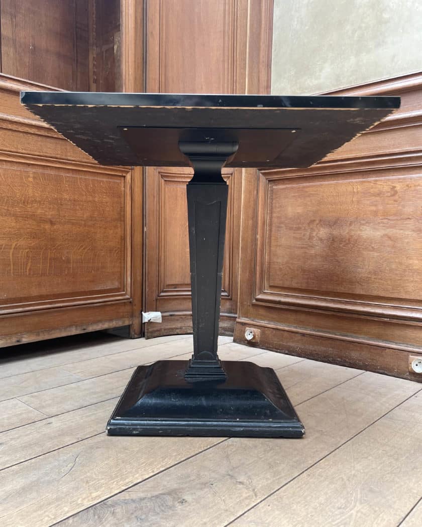 Square tables in black lacquered solid wood, "Obélisque" model
