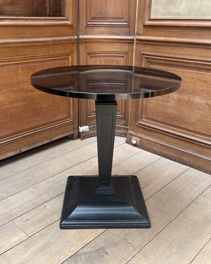 Tables rondes en bois massif laqué noir