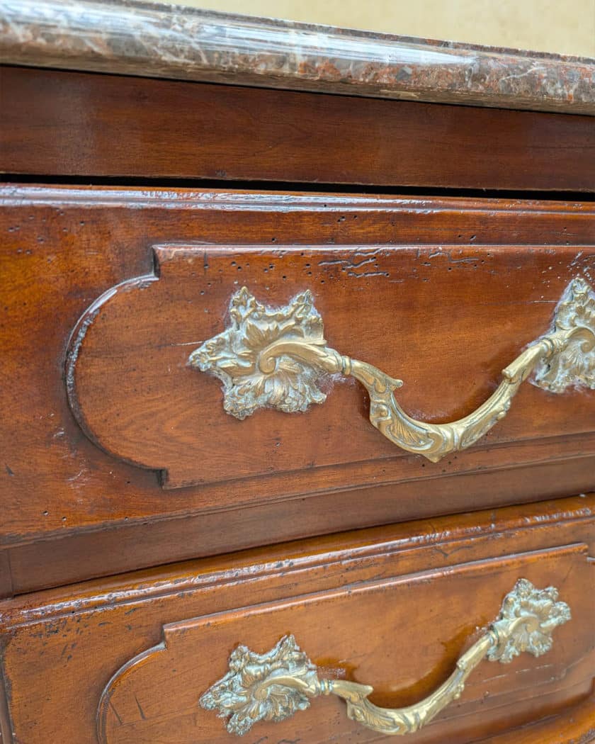 Commode En Bois Naturel Et Bois De Placage D’esprit Louis XV