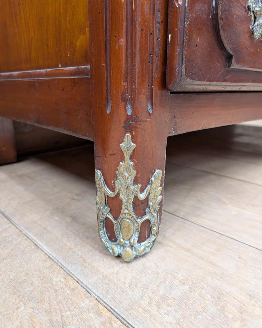 Commode En Bois Naturel Et Bois De Placage D’esprit Louis XV