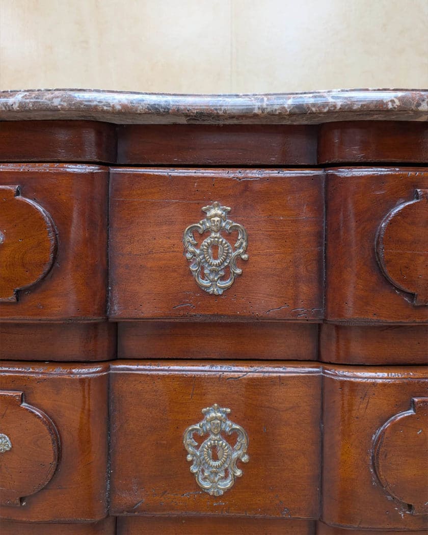 Commode En Bois Naturel Et Bois De Placage D’esprit Louis XV