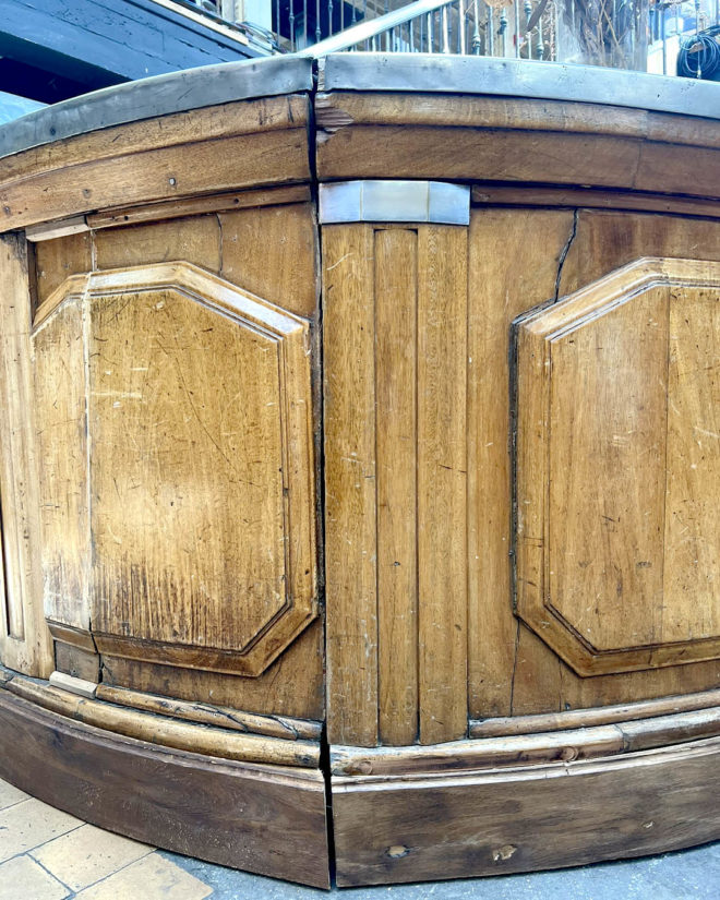 Corrugated corner bar front