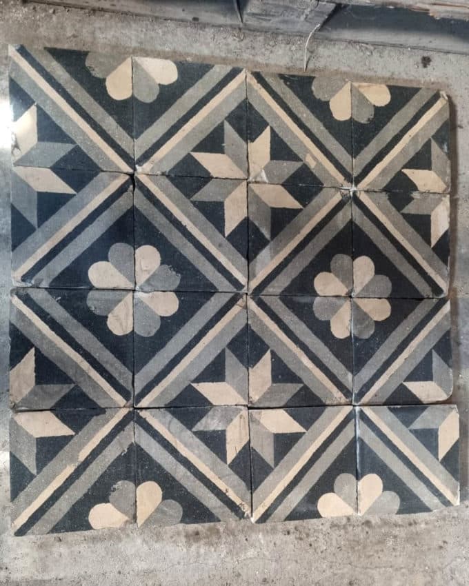 1.3m² cement tiles