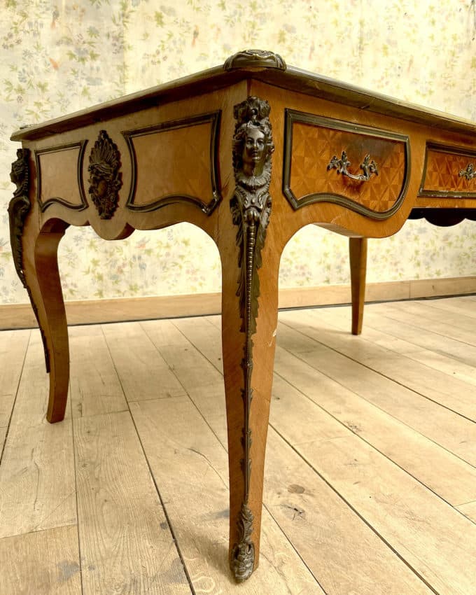 Bureau de style Louis XV side
