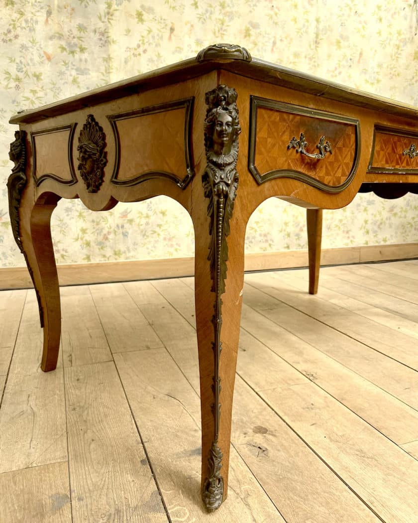 Bureau de style Louis XV side