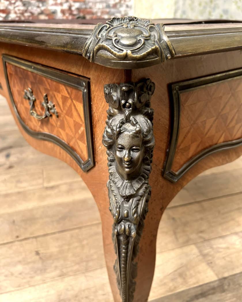 Bureau de style Louis XV feet