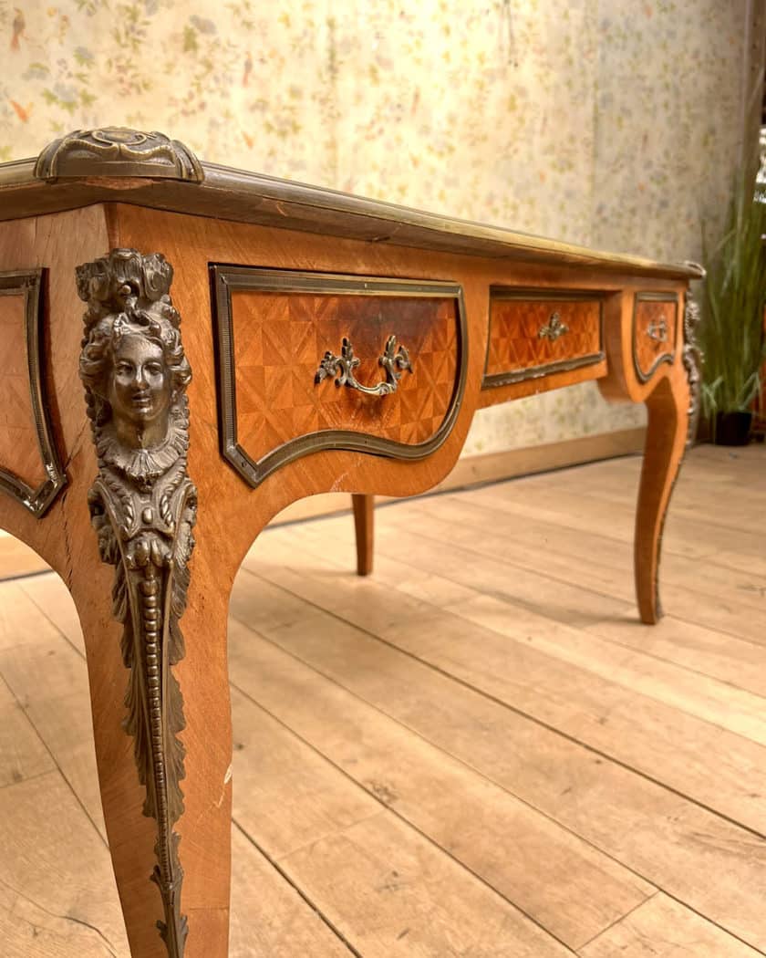 Bureau de style Louis XV side 3