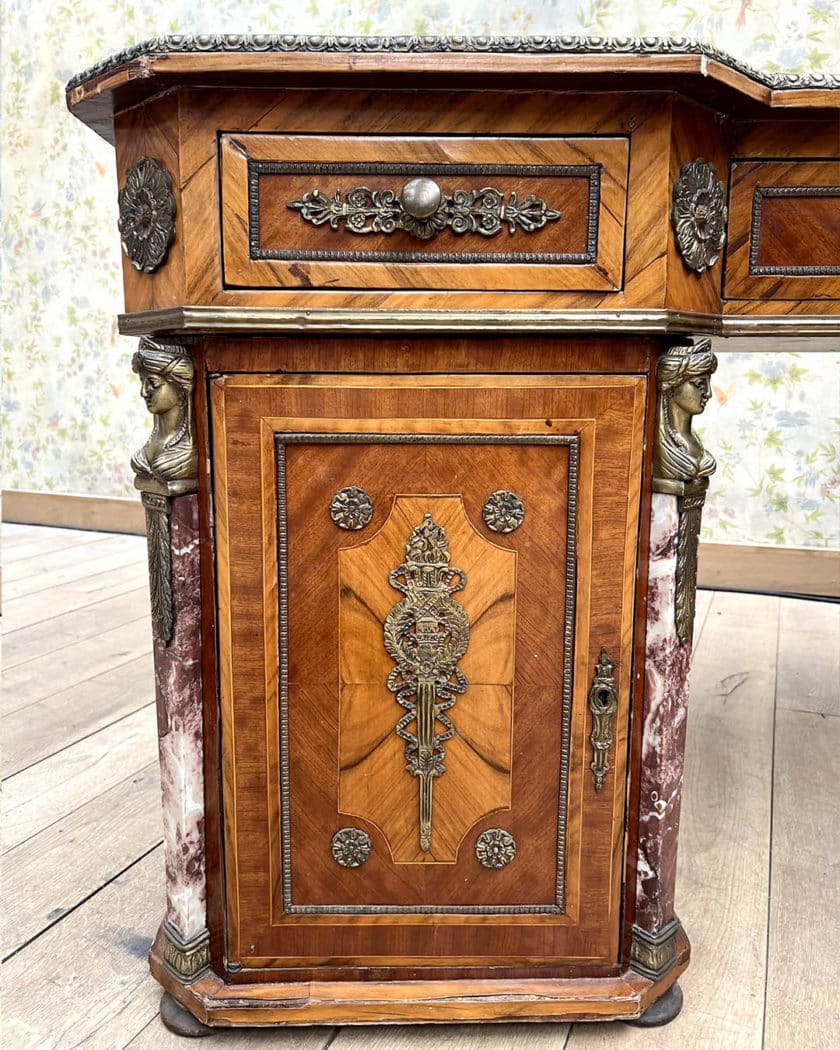 bureau 1930 front