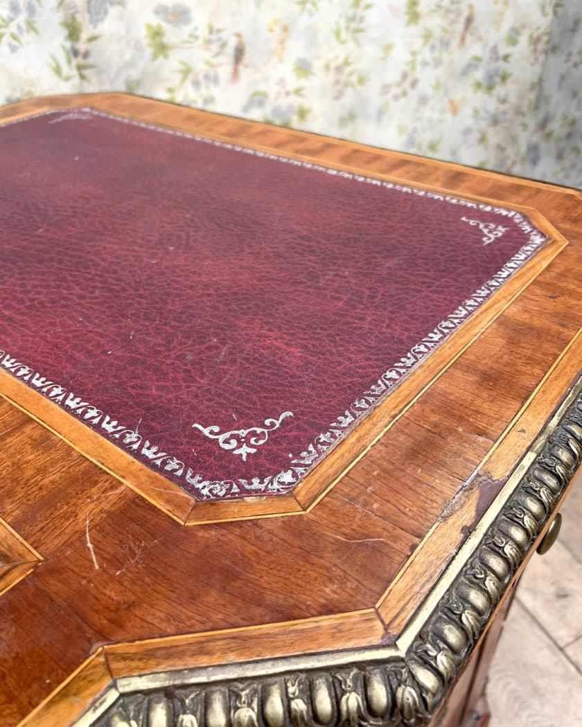 bureau 1930 top zoom