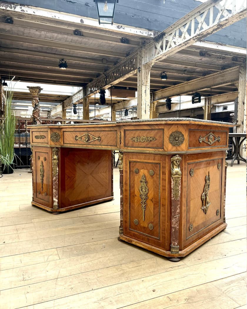 bureau 1930 back