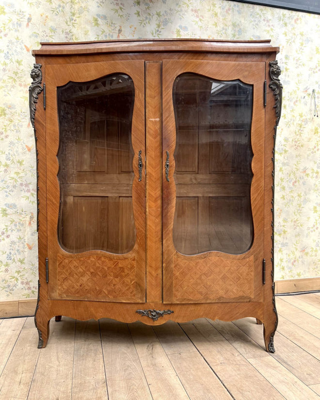 Louis XV style showcase front
