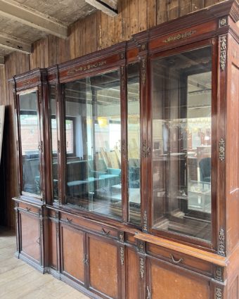 Empire top showcase