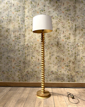 Fluted floor lamp in gilded lacquered wood Porta Romana