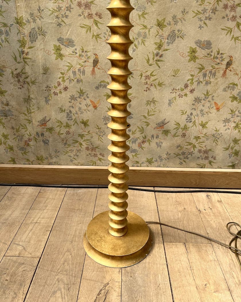 Fluted floor lamp in gilded lacquered wood Porta Romana