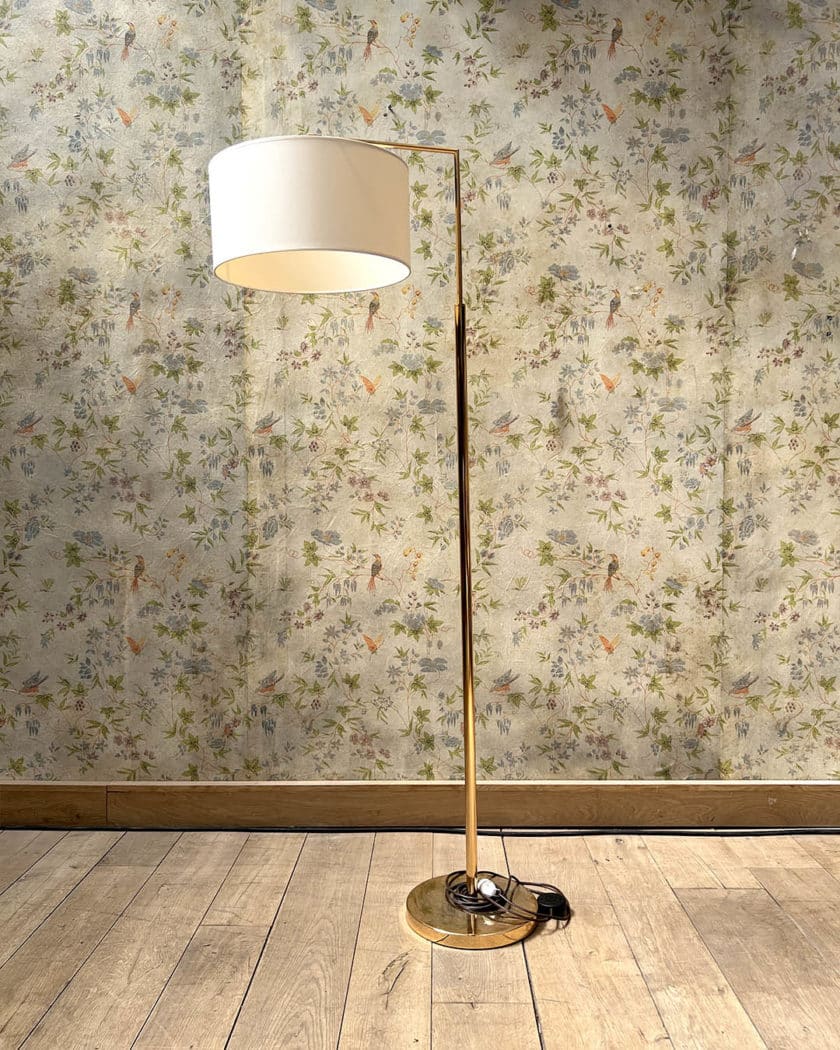 Halogen floor lamp in gold-plated metal