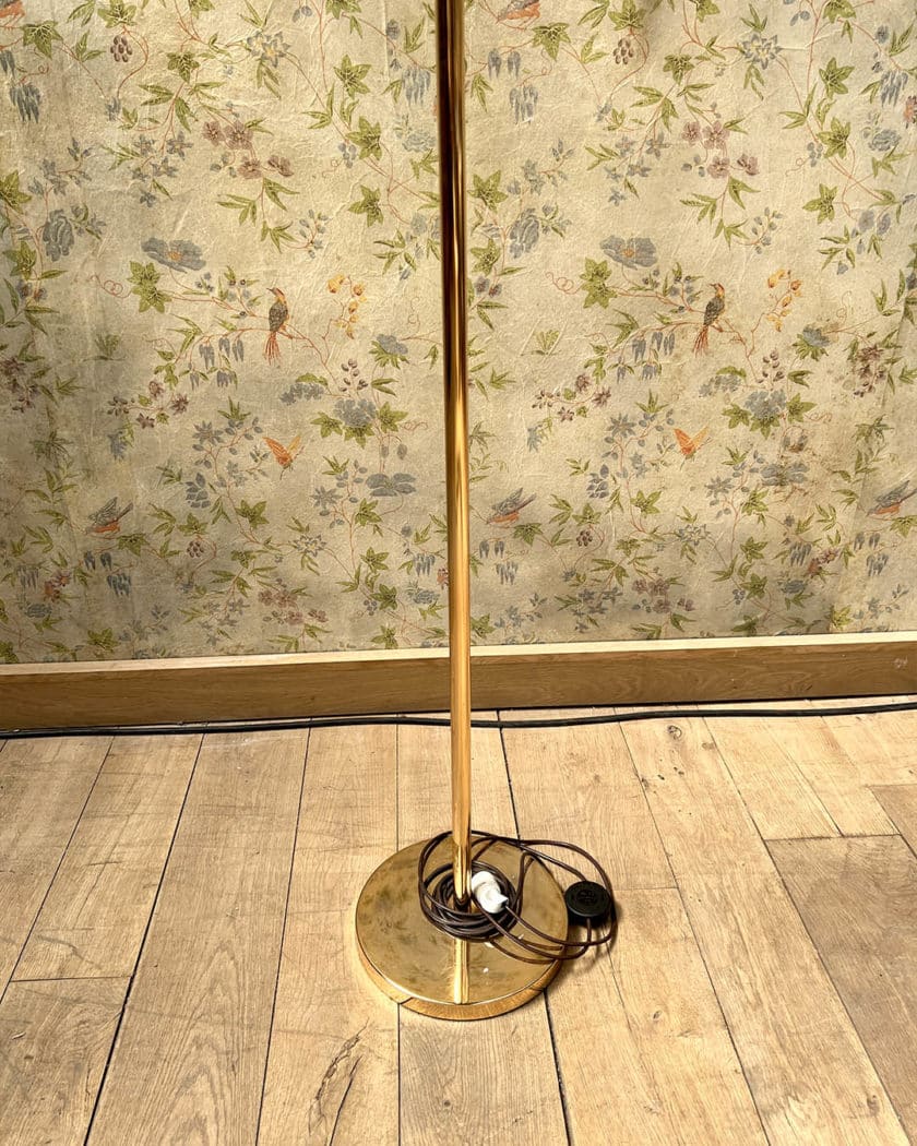 Halogen floor lamp in gold-plated metal