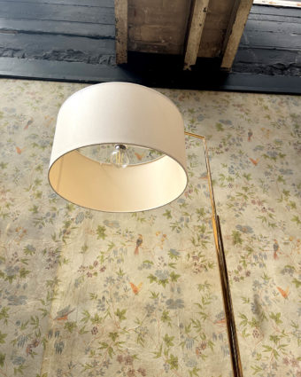 Halogen floor lamp in gold-plated metal