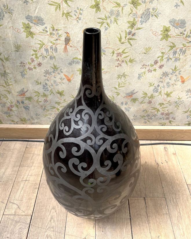 Large piriform vase in black lacquered ceramic