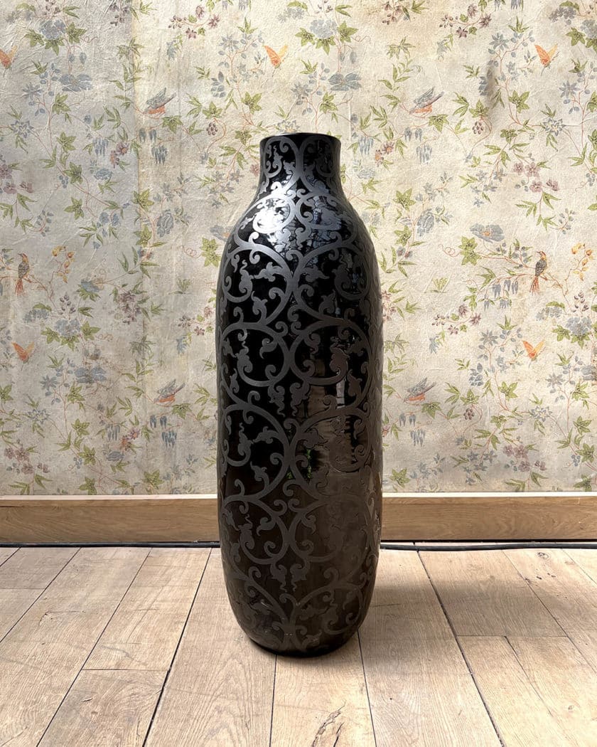 Large ovoid vase in black lacquered ceramic