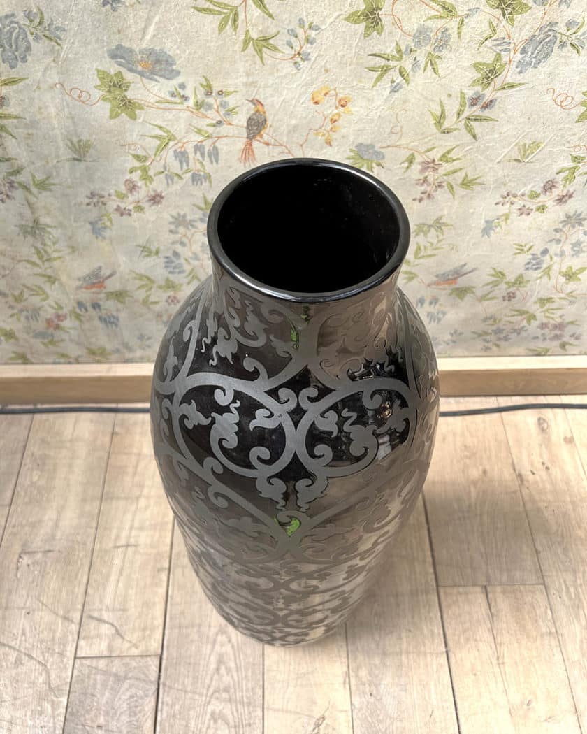 Large ovoid vase in black lacquered ceramic