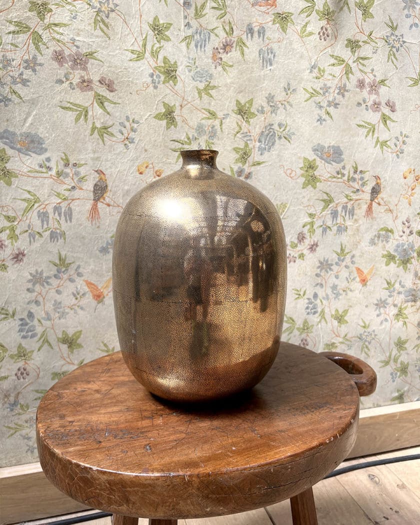 Vases in stingray-effect gilded ceramic