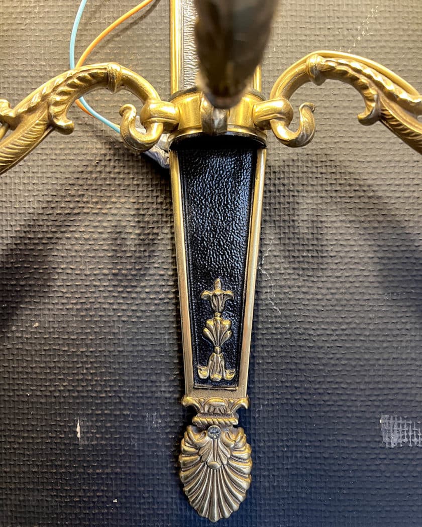 Paire d'appliques en bronze patiné et bronze doré à cinq bras