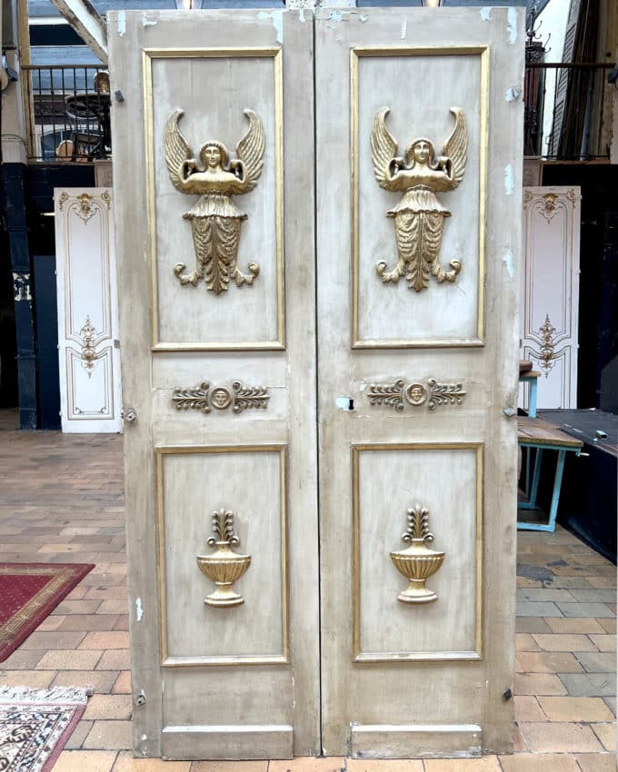 Double porte de placard d'esprit Empire