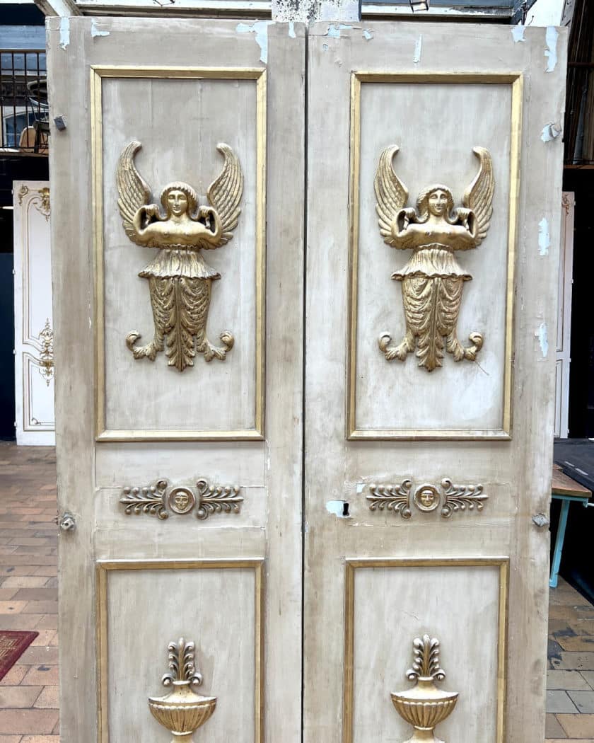 Double porte de placard d'esprit Empire