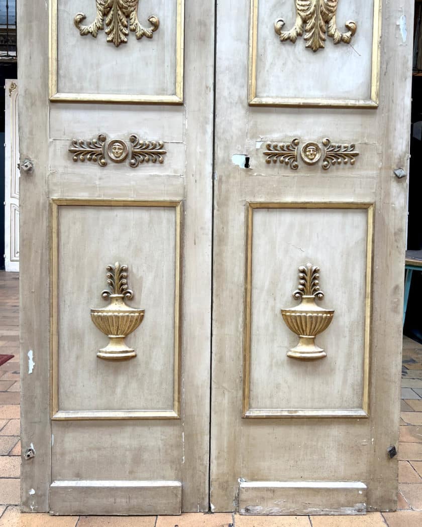 Double porte de placard d'esprit Empire