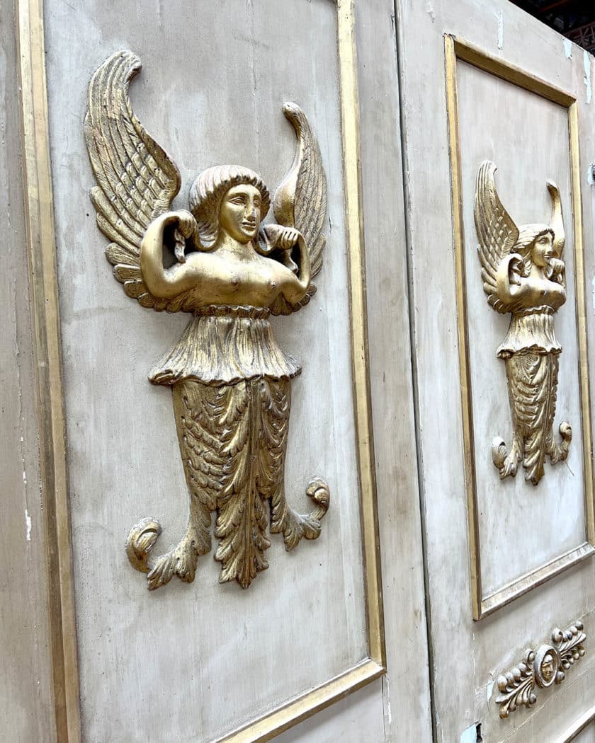Double porte de placard d'esprit Empire