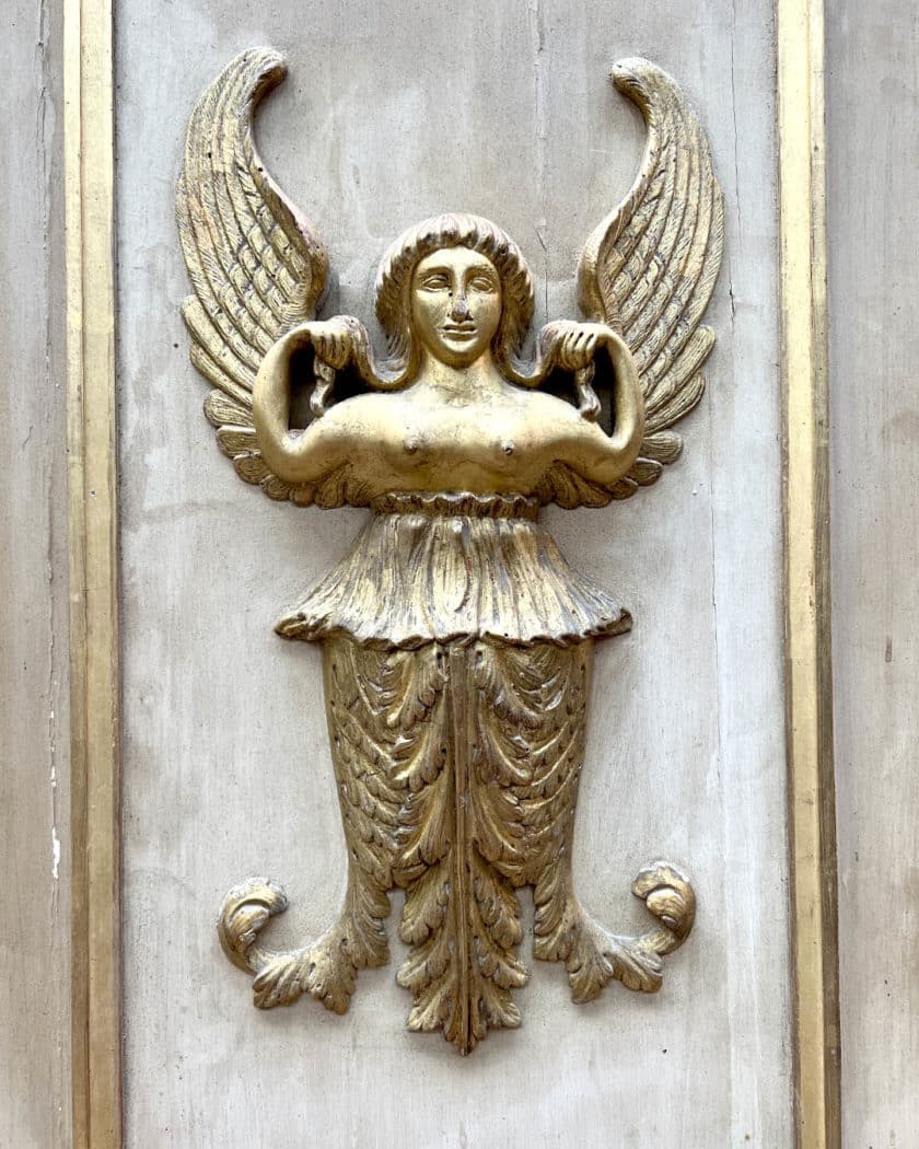 Double porte de placard d'esprit Empire